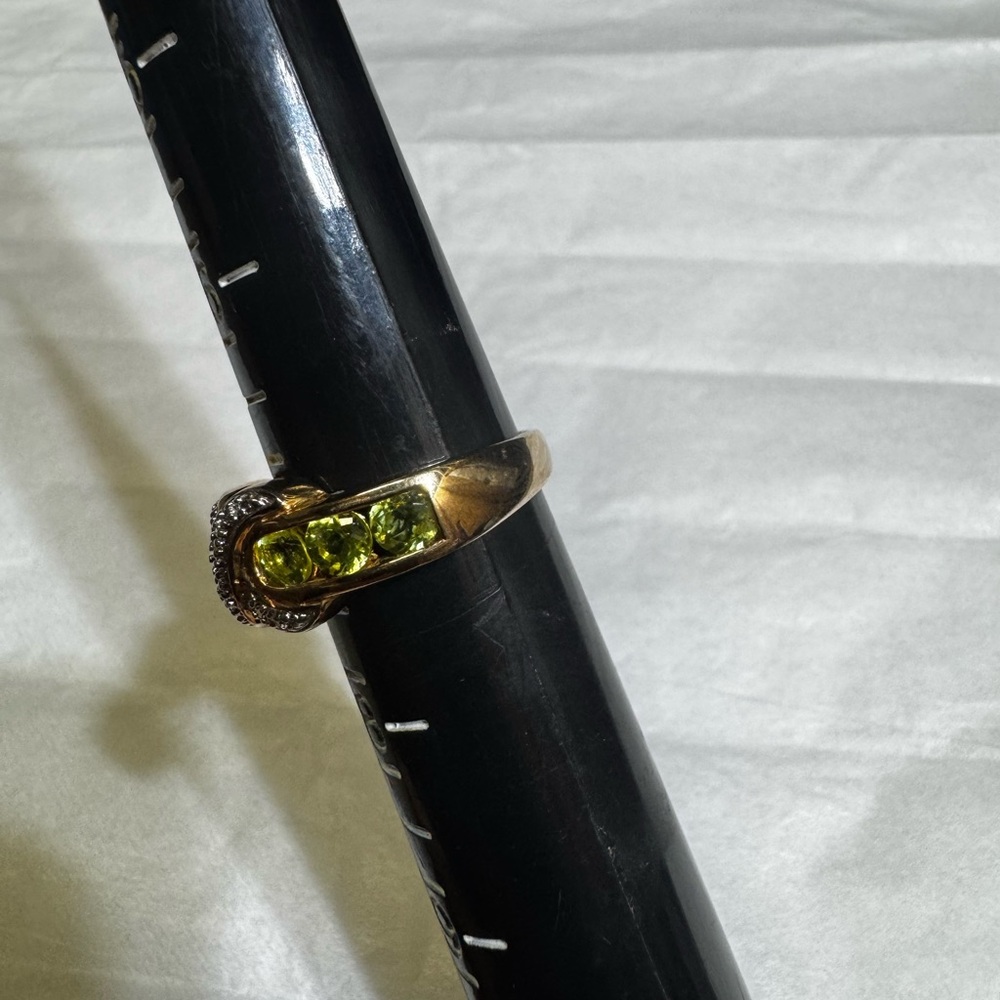 Peridot gemstone ring - Picture 2 of 6